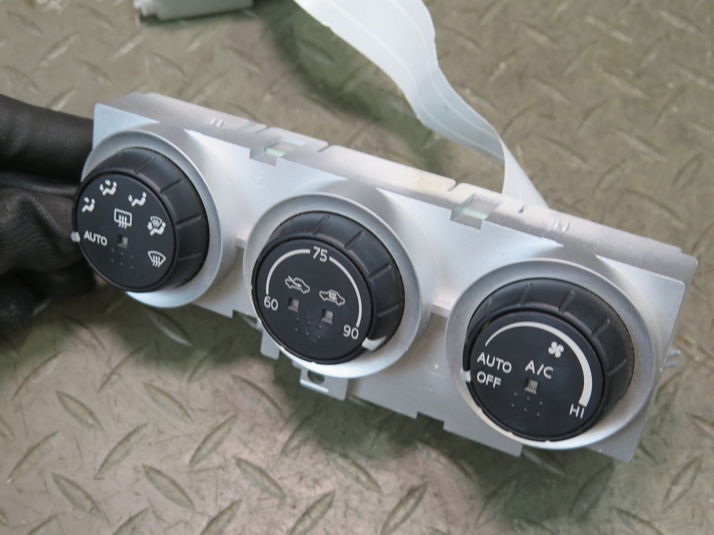 2004 Nissan 350Z Convertible A/C Climate Control Switch Panel w Module Set OEM