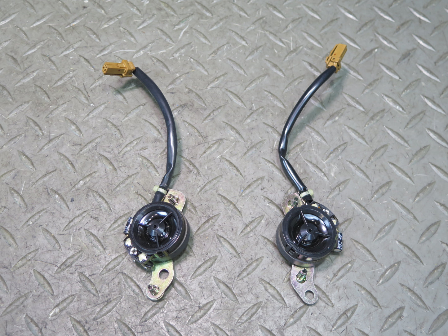 04-09 Nissan Z33 350Z Convertible Set of 2 Left & Right Door Tweeter Speaker OEM