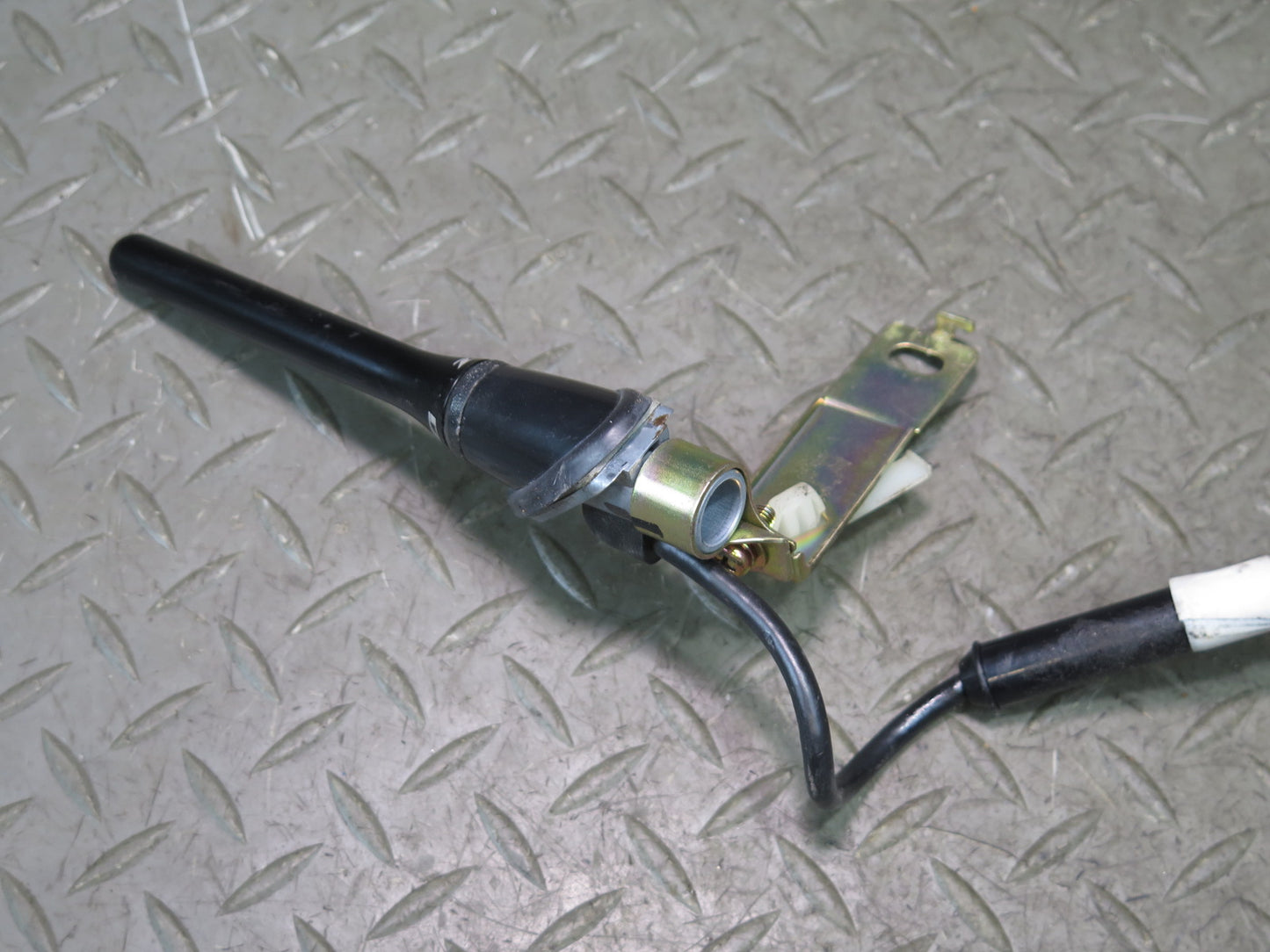 04-09 Nissan Z33 350Z Convertible Radio Antenna w Amplifier Module OEM
