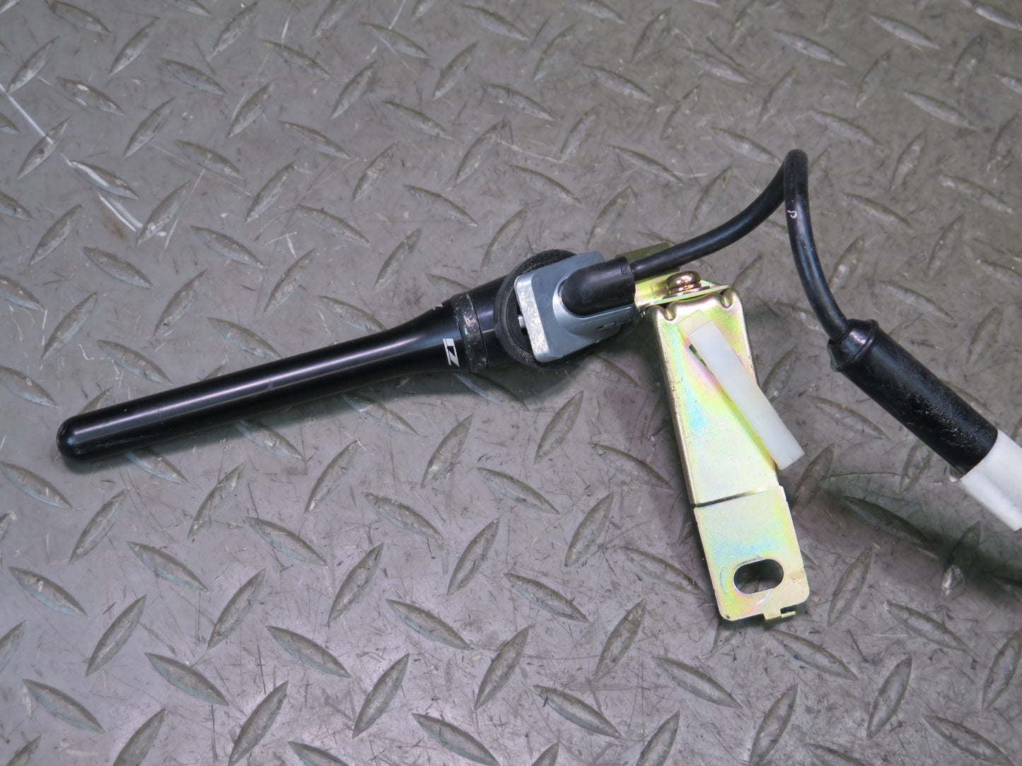 04-09 Nissan Z33 350Z Convertible Radio Antenna w Amplifier Module OEM