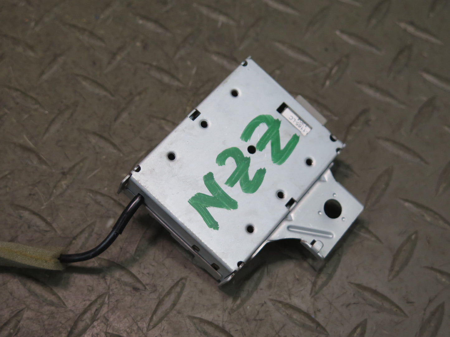 04-09 Nissan Z33 350Z Convertible Radio Antenna w Amplifier Module OEM