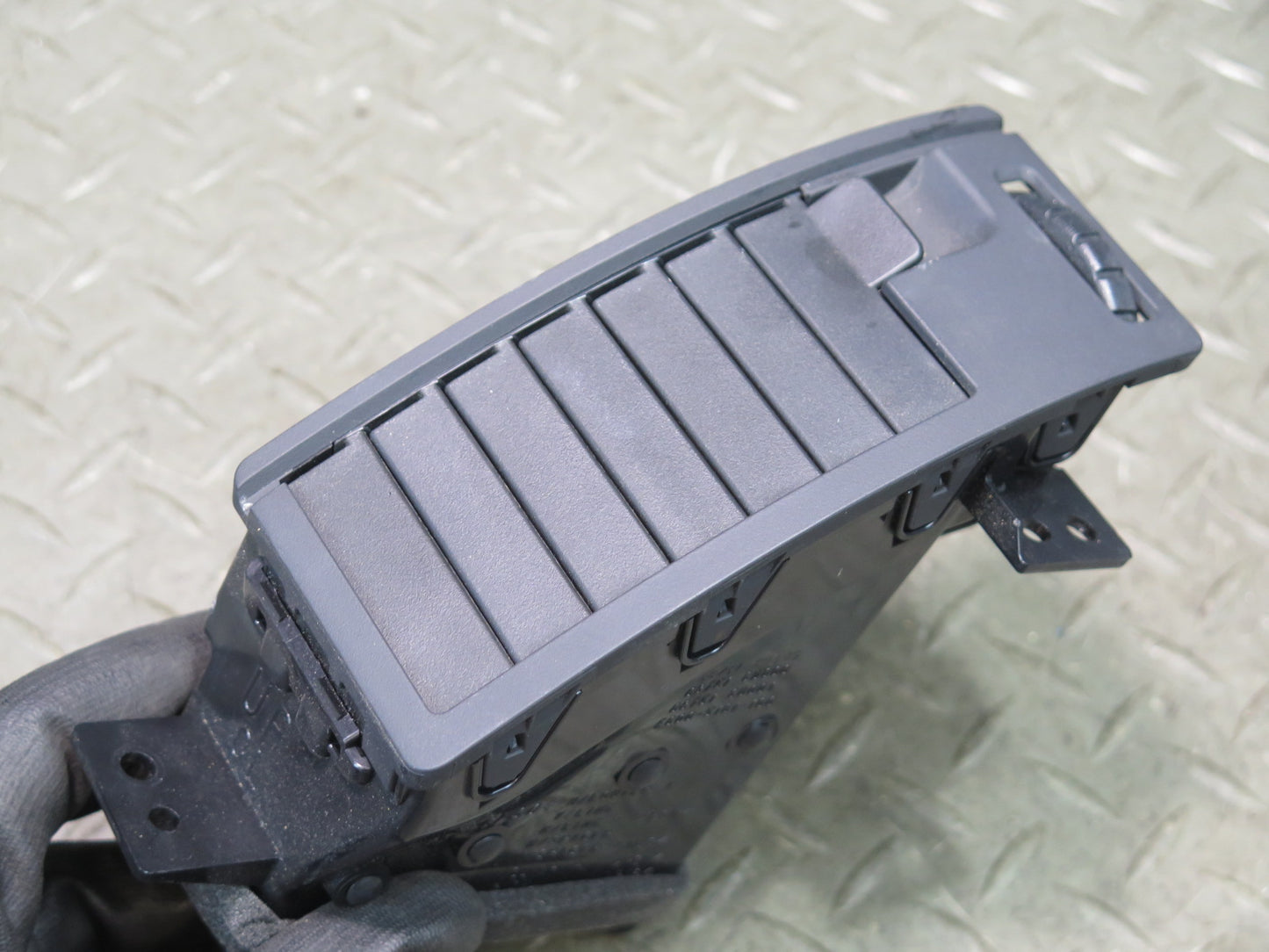 04-09 Nissan 350Z Z33 Convertible Dash Left A/C Heater Air Vent Trim OEM