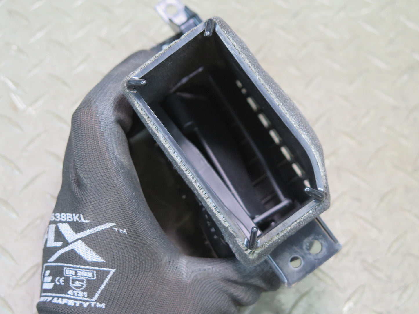 04-09 Nissan 350Z Z33 Convertible Dash Left A/C Heater Air Vent Trim OEM