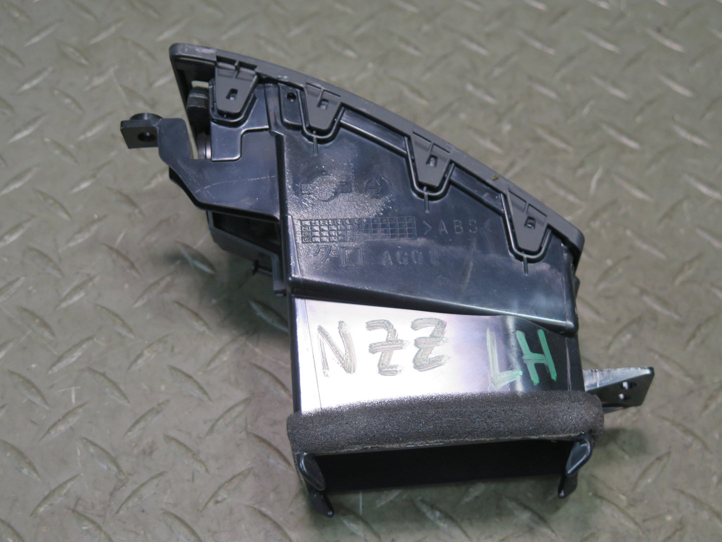 04-09 Nissan 350Z Z33 Convertible Dash Left A/C Heater Air Vent Trim OEM