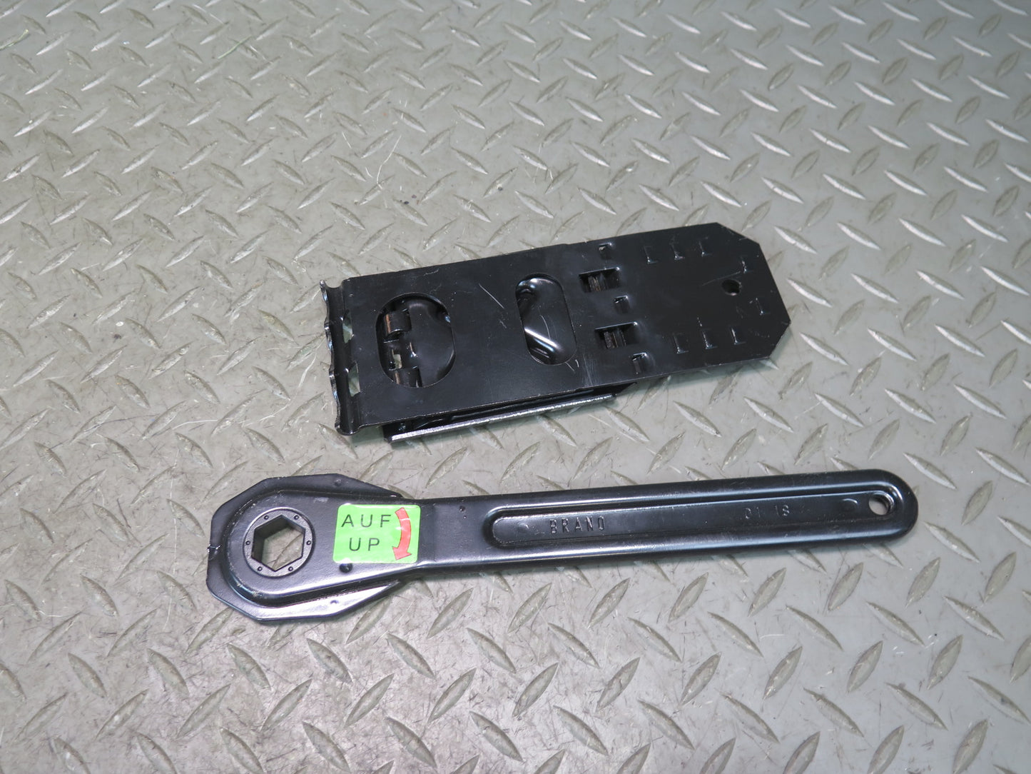 2013-2018 Mercedes X166 GLS450 Emergency Spare Tire Lift Jack Tool KIT