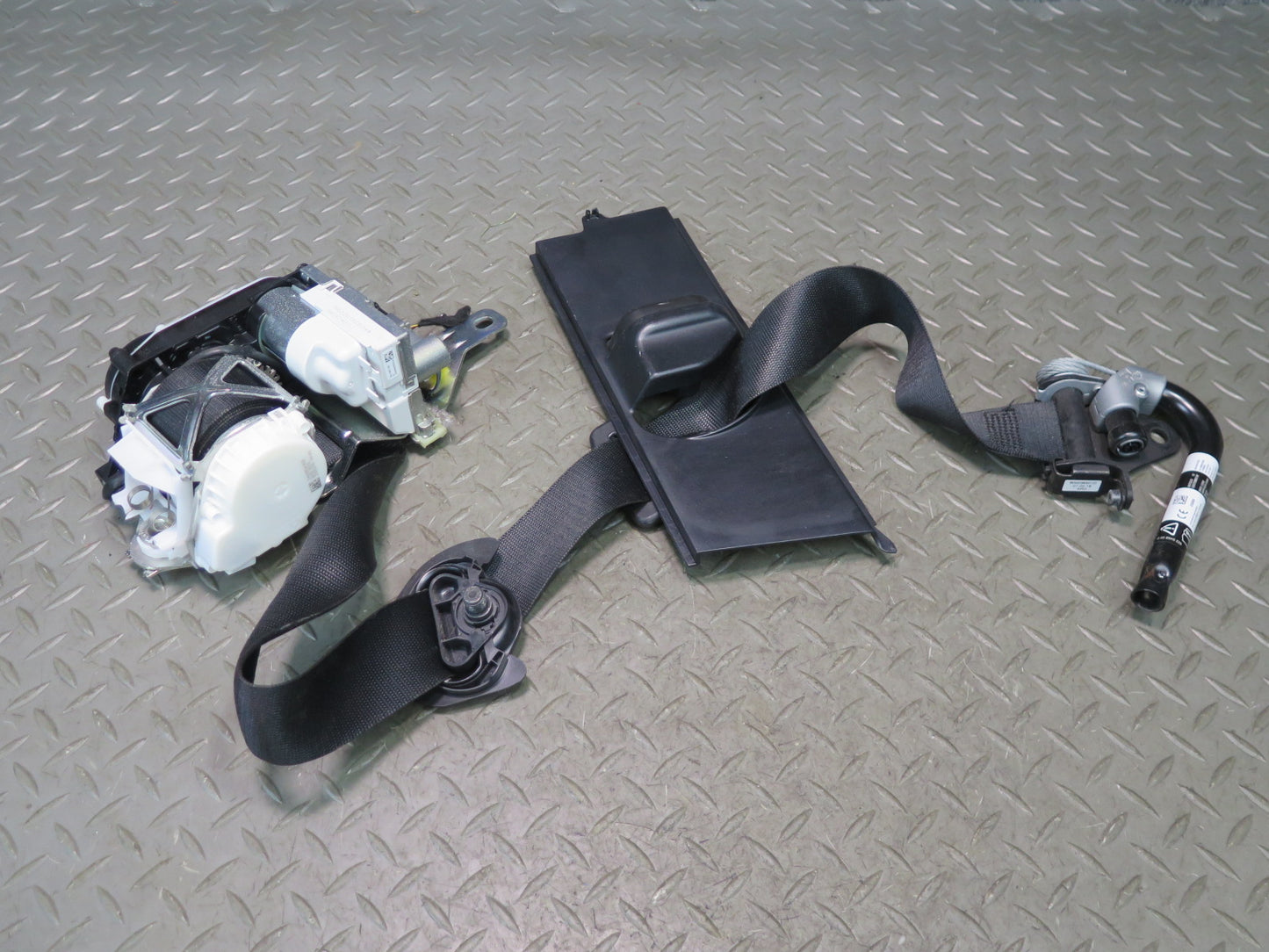 17-19 MERCEDES X166 GLS450 SET OF 2 FRONT RIGHT & LEFT SEATBELT RETRACTOR OEM