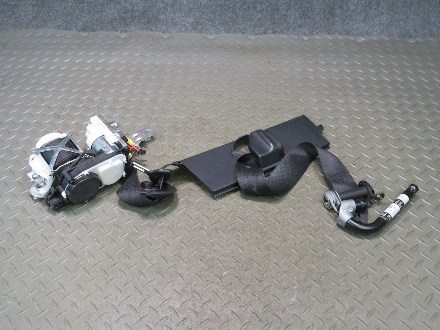 17-19 MERCEDES X166 GLS450 SET OF 2 FRONT RIGHT & LEFT SEATBELT RETRACTOR OEM