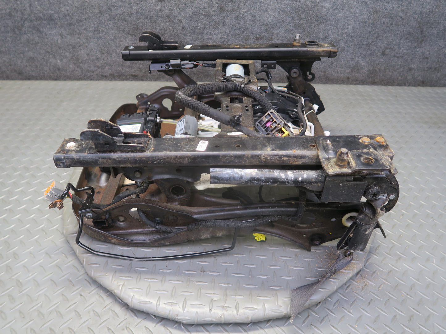 16-19 Chevrolet Camaro SS Front Right Seat Lower Frame Track Rail w Motors OEM