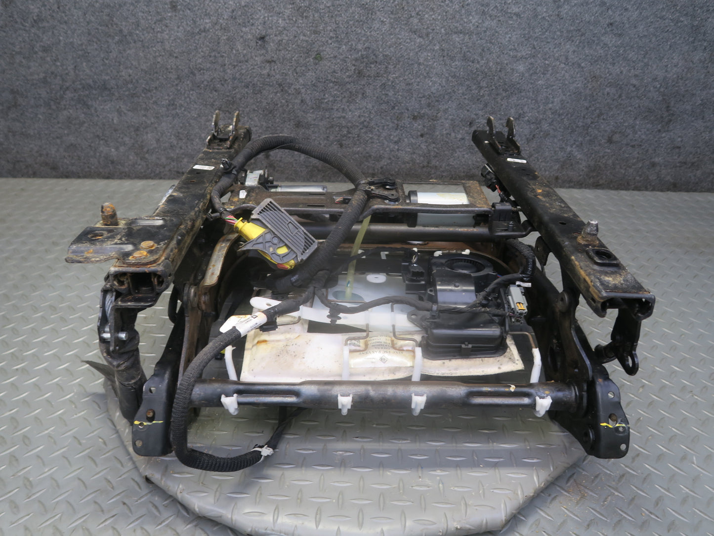 16-19 Chevrolet Camaro SS Front Right Seat Lower Frame Track Rail w Motors OEM