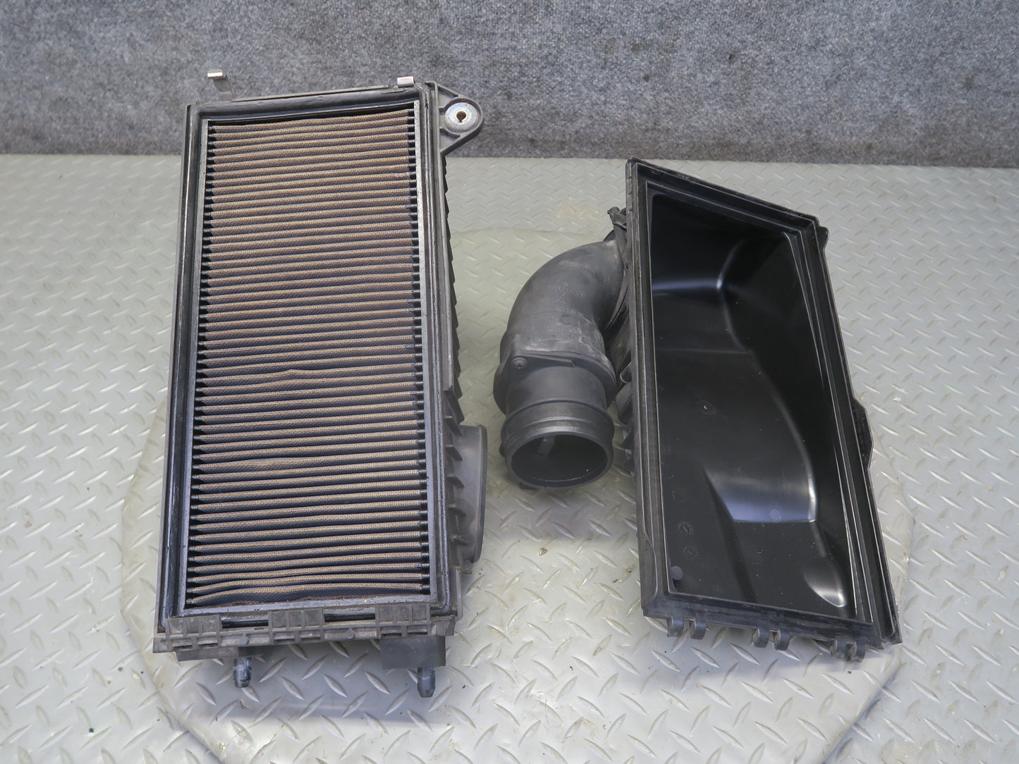 2003-2006 Porsche Cayenne 955 Turbo Left Air Intake Cleaner Filter Box w Sensor