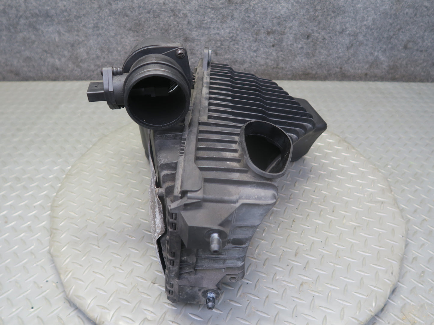 2003-2006 Porsche Cayenne 955 Turbo Left Air Intake Cleaner Filter Box w Sensor