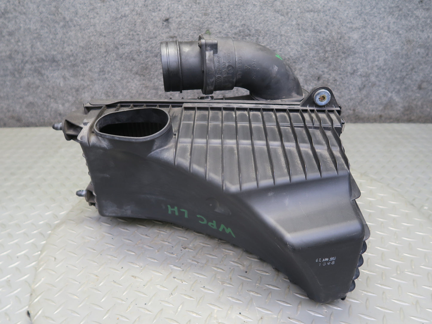 2003-2006 Porsche Cayenne 955 Turbo Left Air Intake Cleaner Filter Box w Sensor