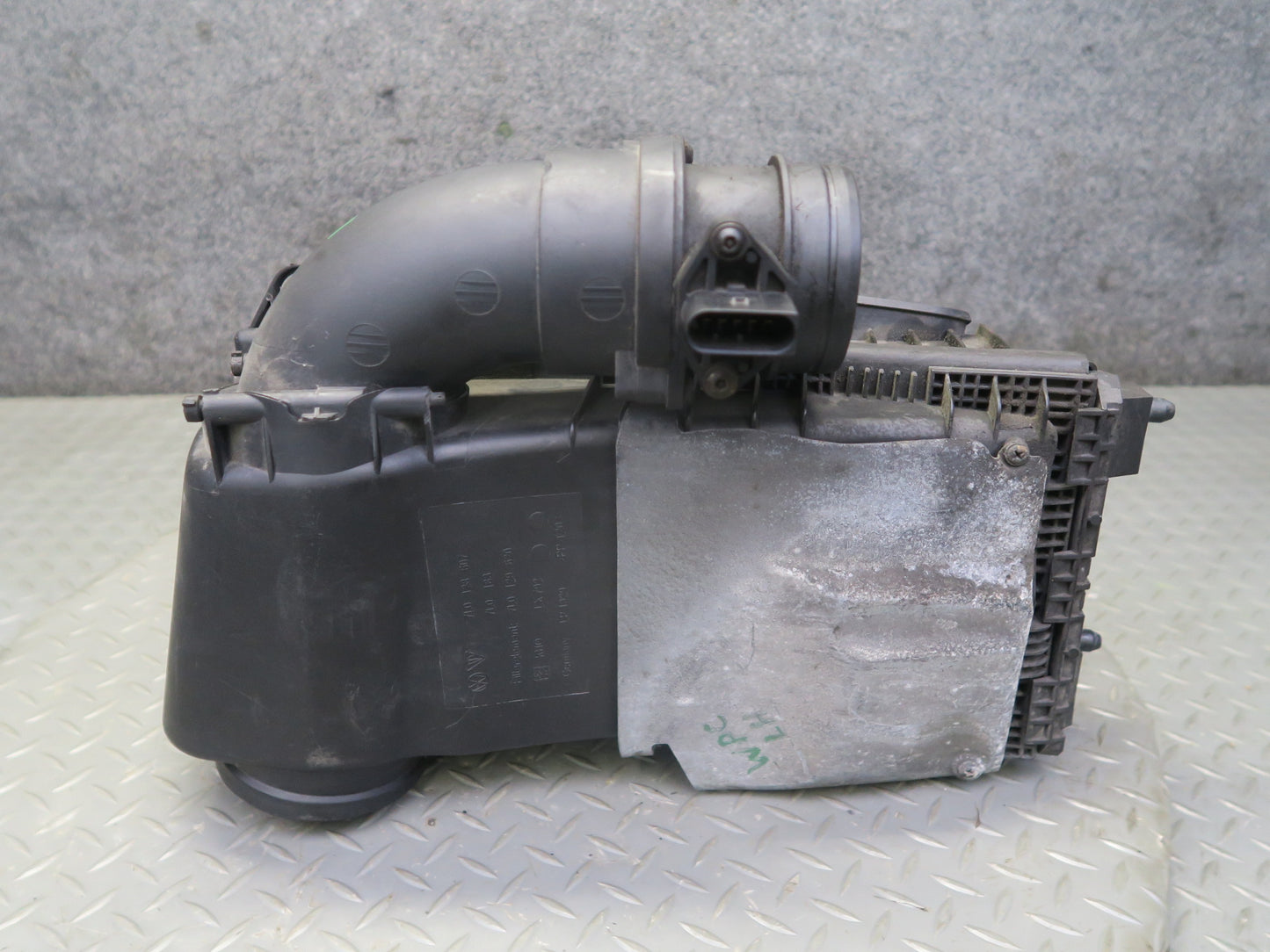 2003-2006 Porsche Cayenne 955 Turbo Left Air Intake Cleaner Filter Box w Sensor