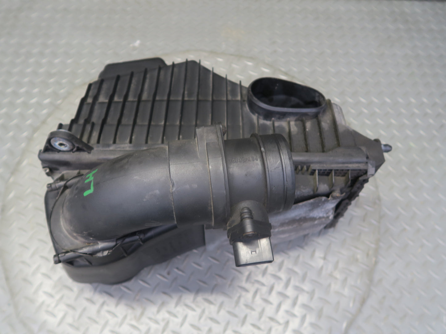 2003-2006 Porsche Cayenne 955 Turbo Left Air Intake Cleaner Filter Box w Sensor