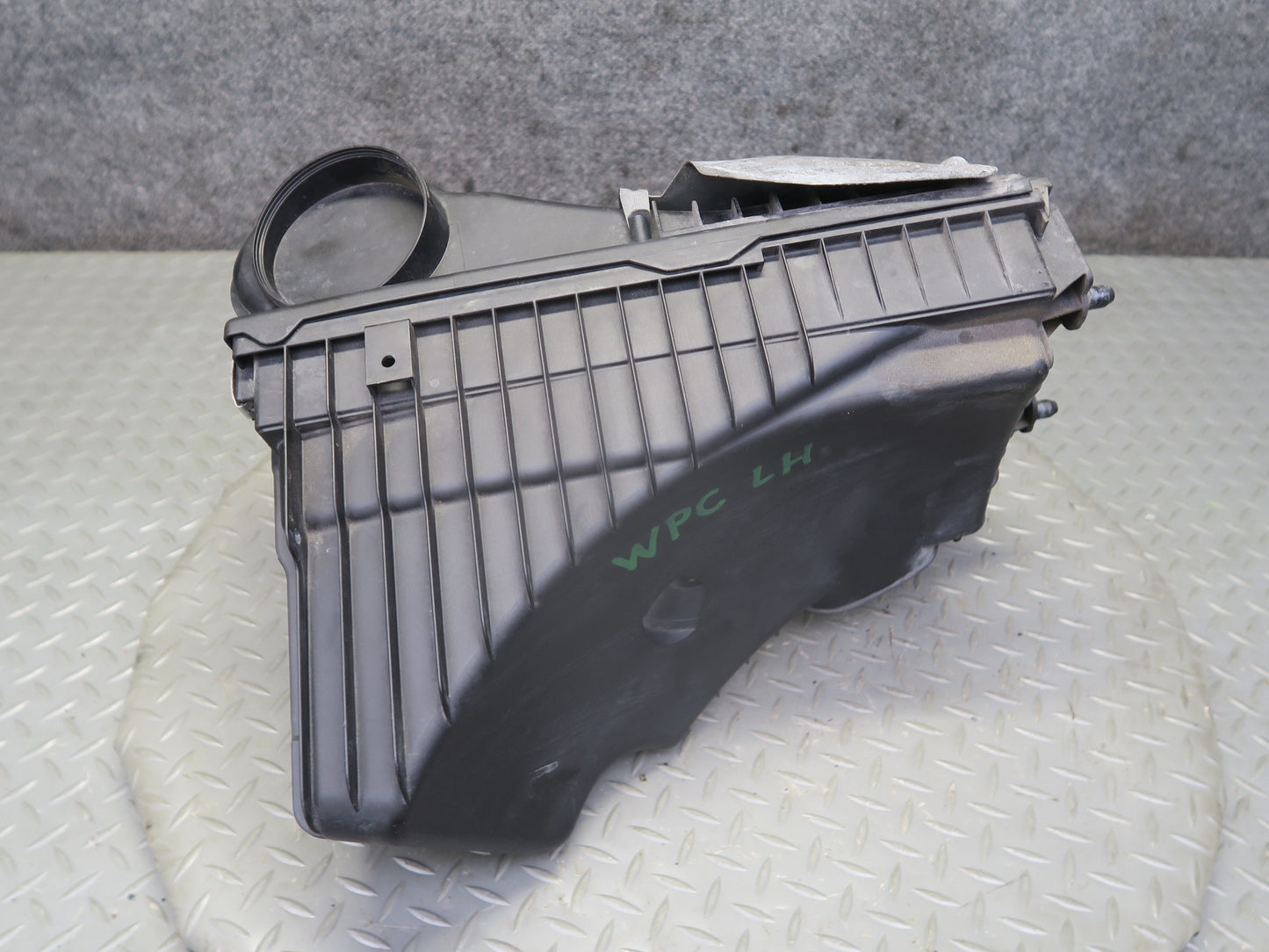 2003-2006 Porsche Cayenne 955 Turbo Left Air Intake Cleaner Filter Box w Sensor