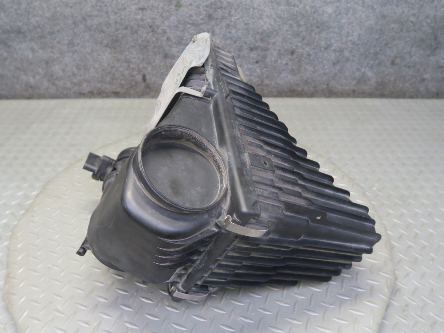 2003-2006 Porsche Cayenne 955 Turbo Left Air Intake Cleaner Filter Box w Sensor
