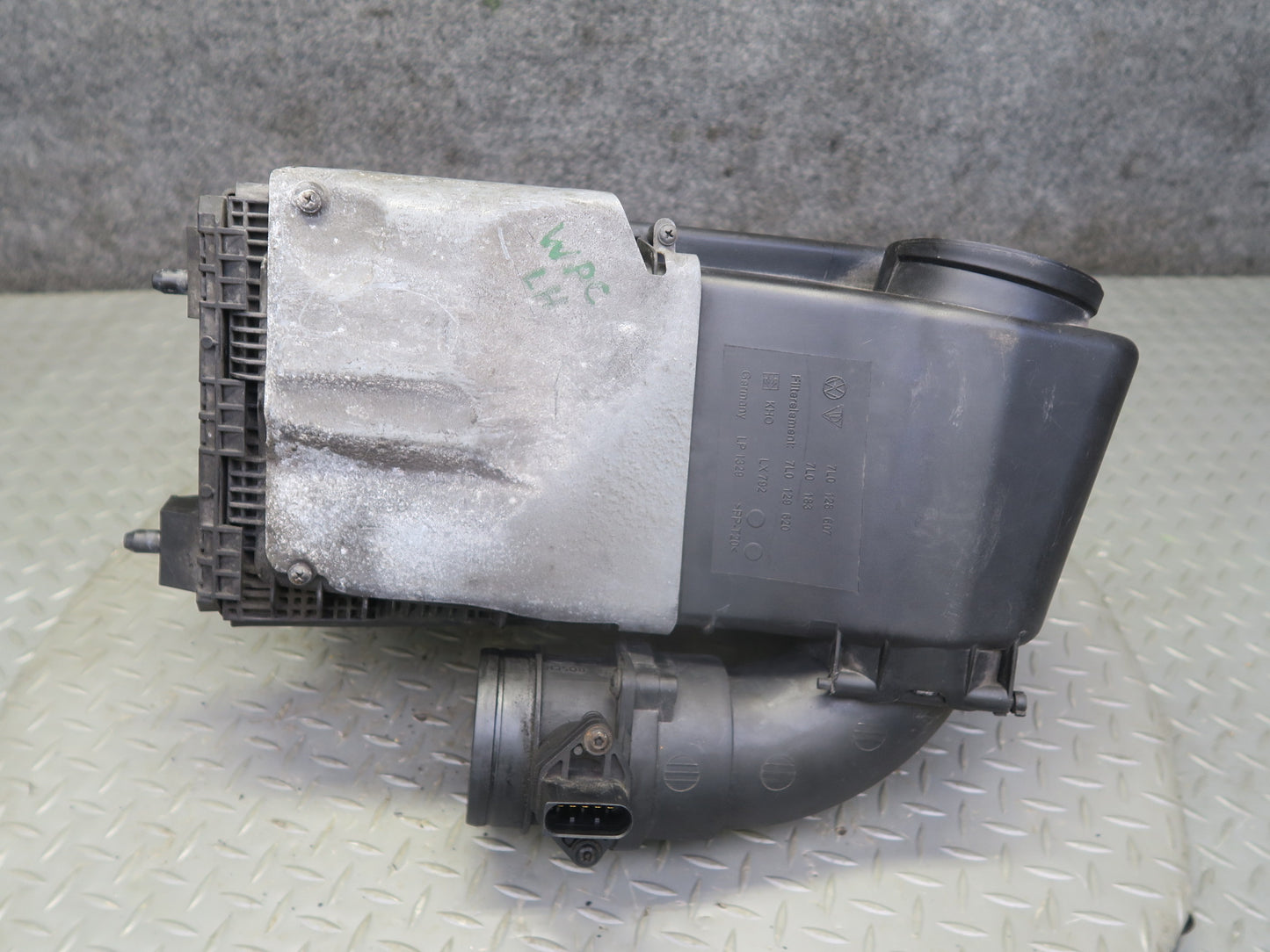 2003-2006 Porsche Cayenne 955 Turbo Left Air Intake Cleaner Filter Box w Sensor