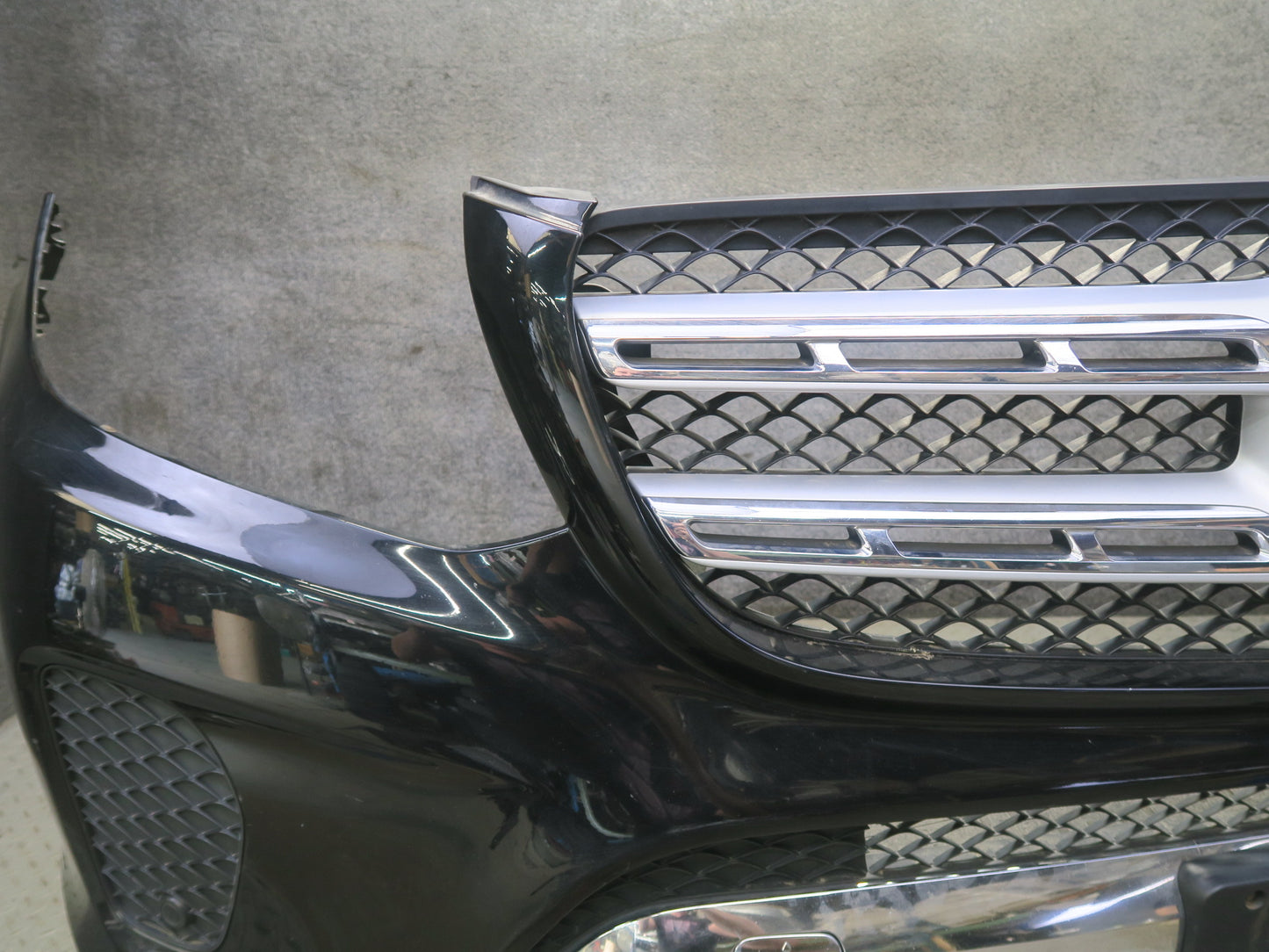 2017-2019 Mercedes X166 GLS450 Front Bumper Cover Panel W/ Camera & PDC Black