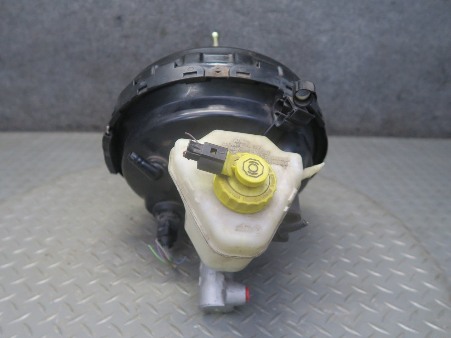 2003-2006 Porsche Cayenne 955 Brake Master Cylinder Booster Fluid Reservoir