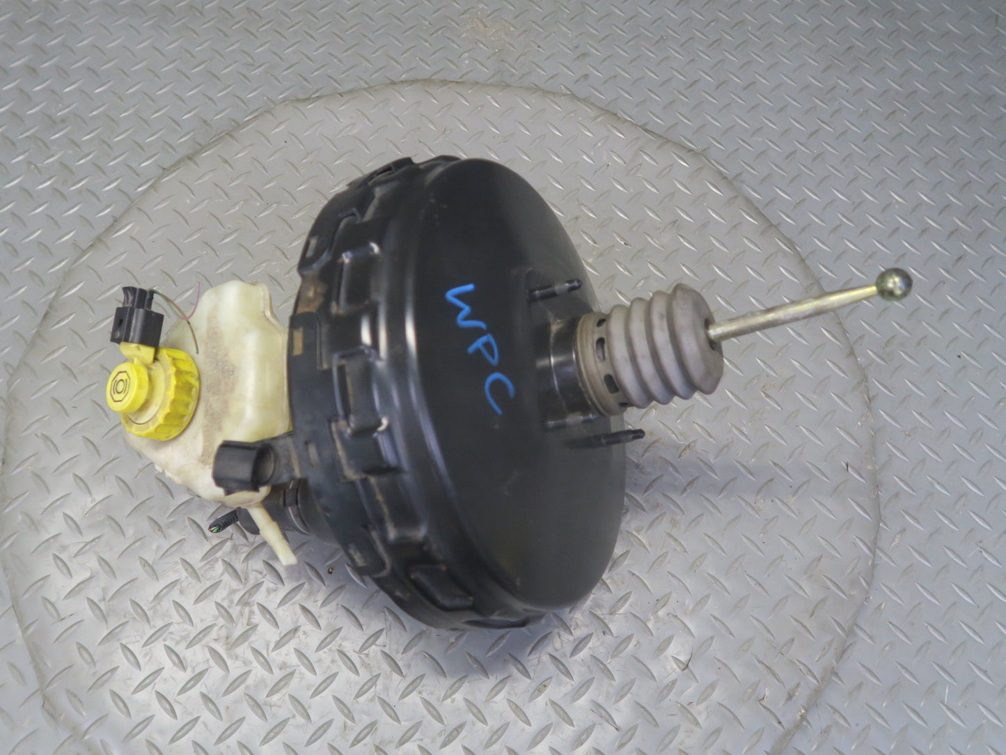 2003-2006 Porsche Cayenne 955 Brake Master Cylinder Booster Fluid Reservoir