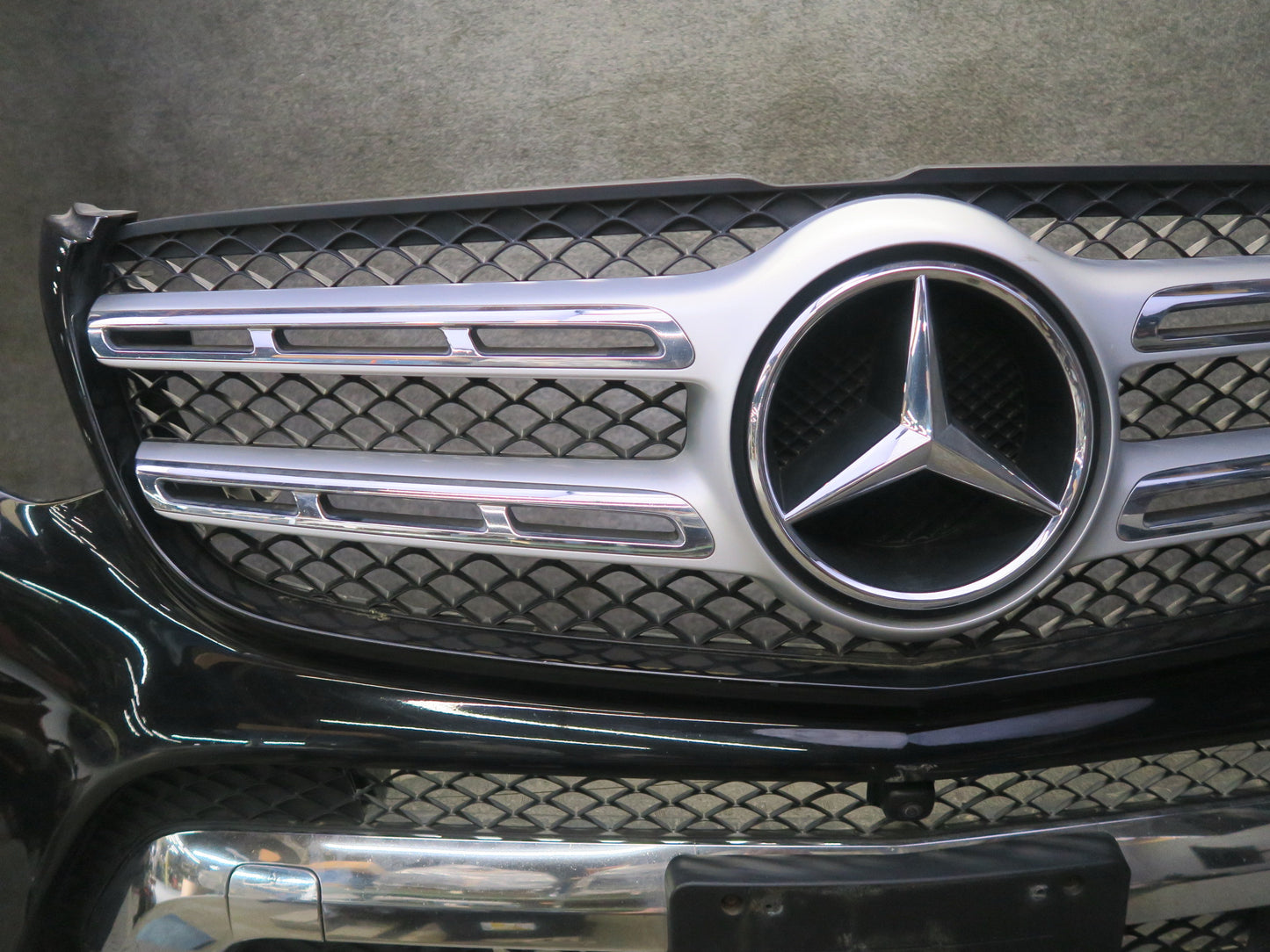 2017-2019 Mercedes X166 GLS450 Front Bumper Cover Panel W/ Camera & PDC Black