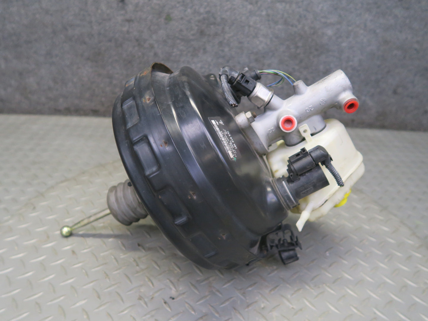 2003-2006 Porsche Cayenne 955 Brake Master Cylinder Booster Fluid Reservoir