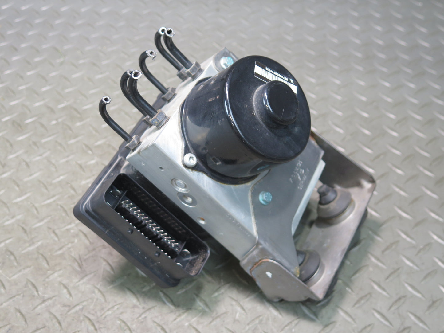 2003-2006 Porsche Cayenne 955 Anti Lock Brake ABS Pump Module 7L0907379C