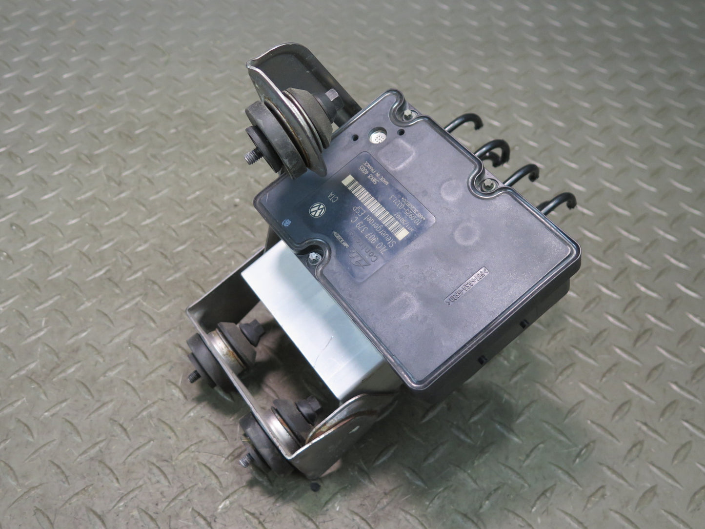 2003-2006 Porsche Cayenne 955 Anti Lock Brake ABS Pump Module 7L0907379C