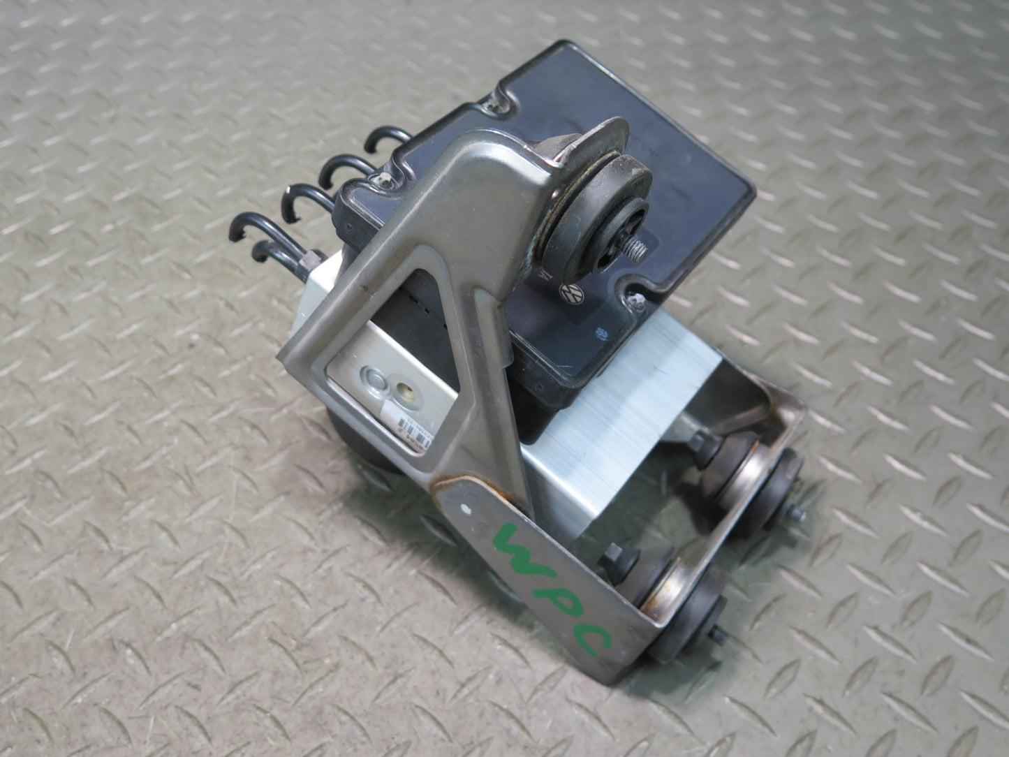 2003-2006 Porsche Cayenne 955 Anti Lock Brake ABS Pump Module 7L0907379C