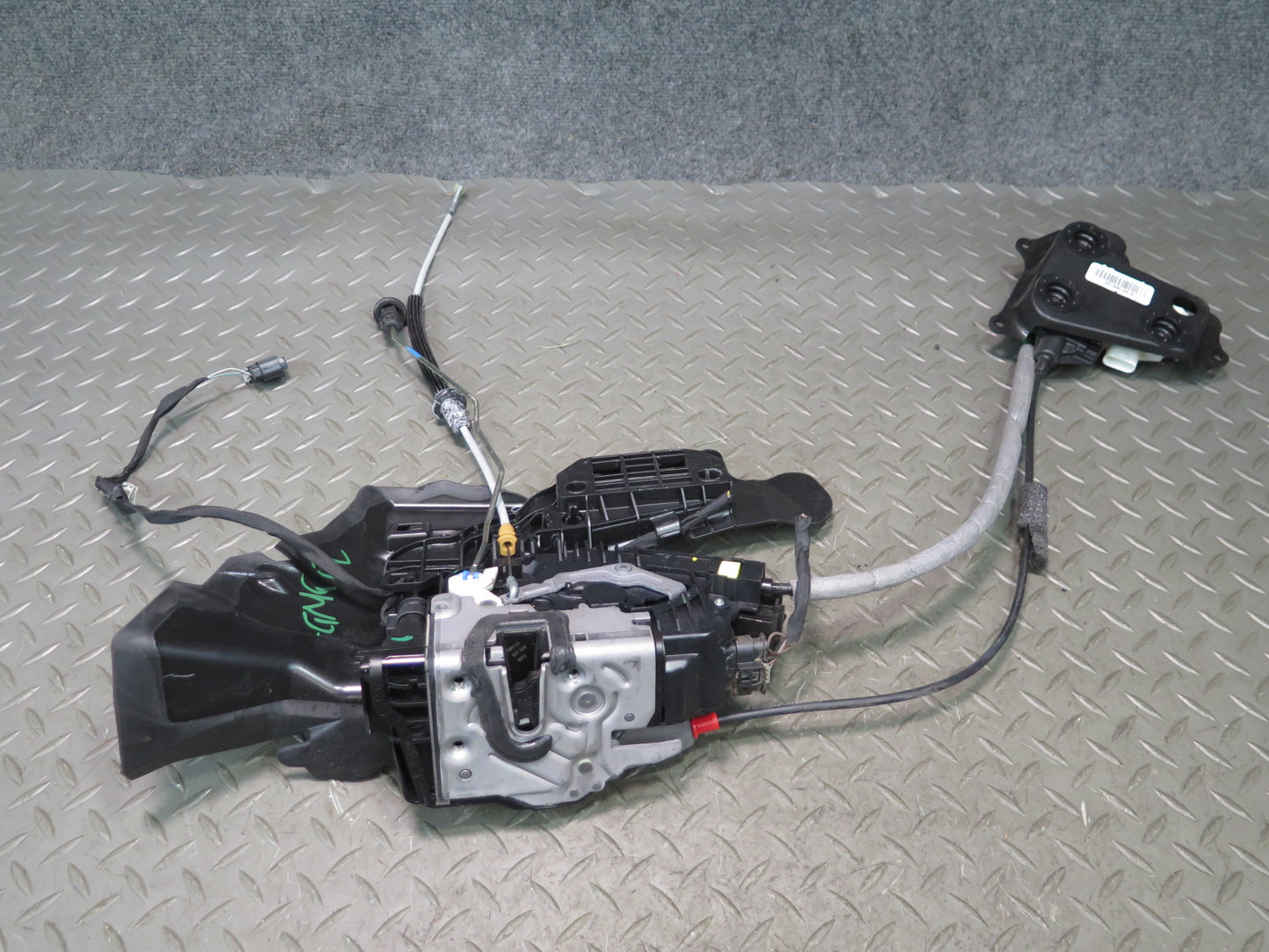 2013-2019 Mercedes X166 GLS450 Front Left Door Lock Latch Actuator Soft Close