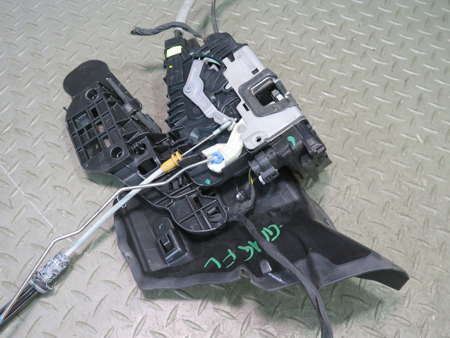 2013-2019 Mercedes X166 GLS450 Front Left Door Lock Latch Actuator Soft Close