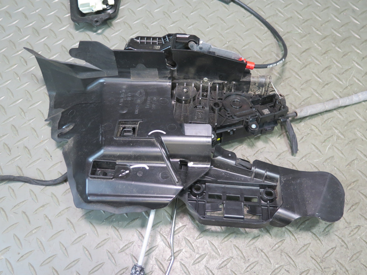2013-2019 Mercedes X166 GLS450 Front Left Door Lock Latch Actuator Soft Close