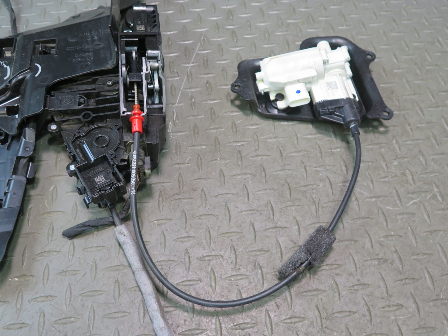 2013-2019 Mercedes X166 GLS450 Front Left Door Lock Latch Actuator Soft Close