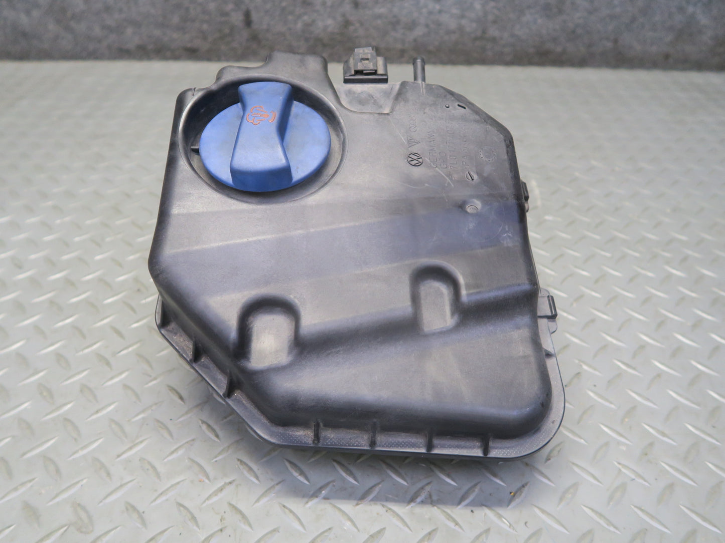 2003-2006 Porsche Cayenne 955 Engine Coolant Expansion Overflow Reservoir Tank