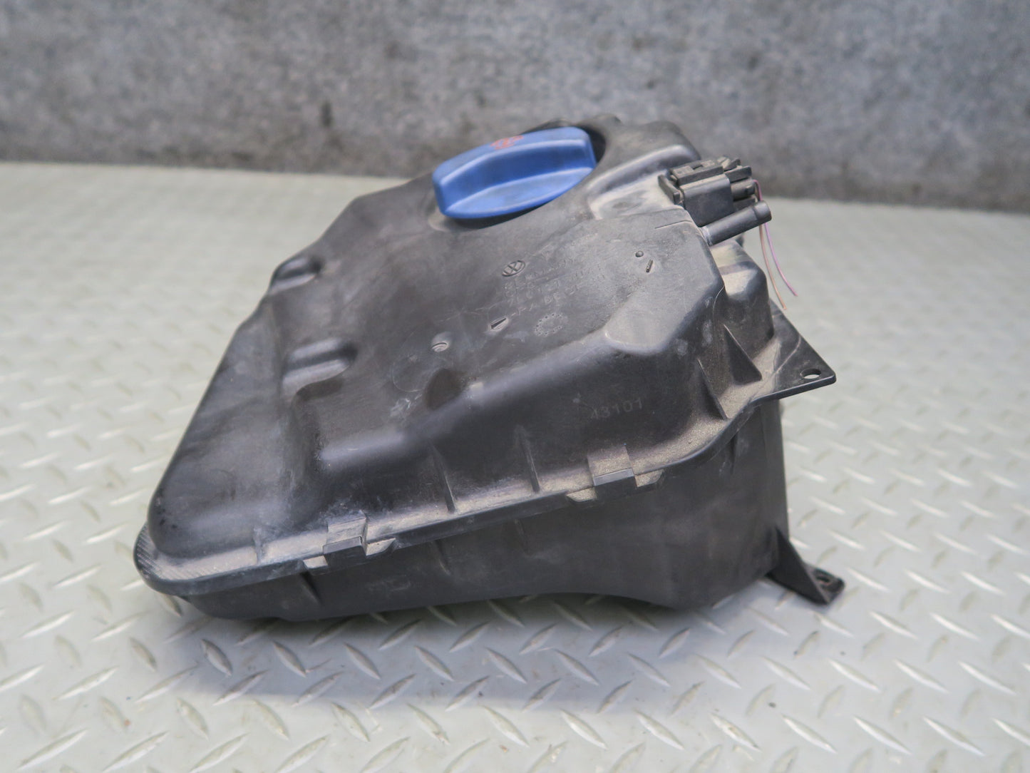 2003-2006 Porsche Cayenne 955 Engine Coolant Expansion Overflow Reservoir Tank