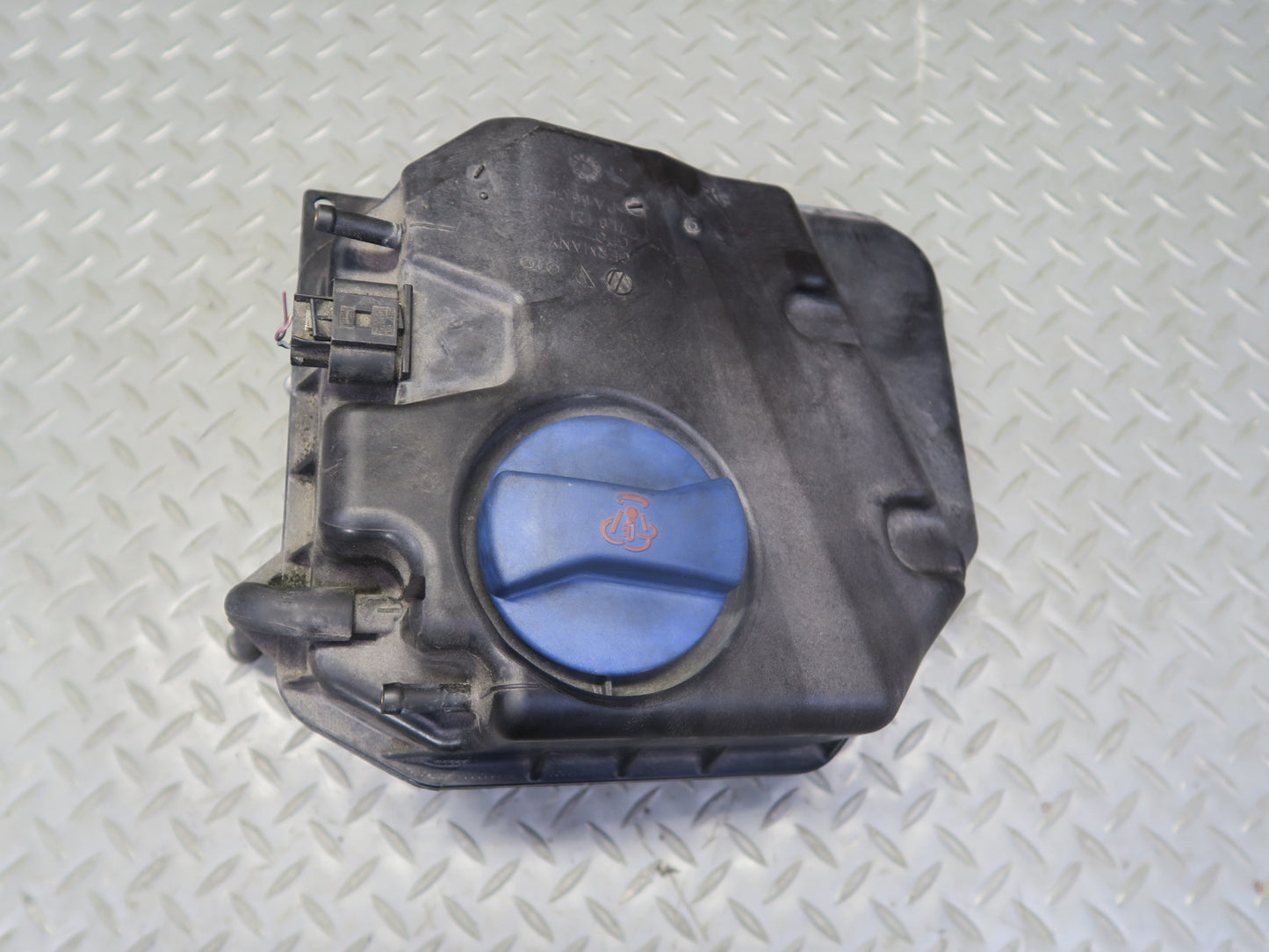 2003-2006 Porsche Cayenne 955 Engine Coolant Expansion Overflow Reservoir Tank