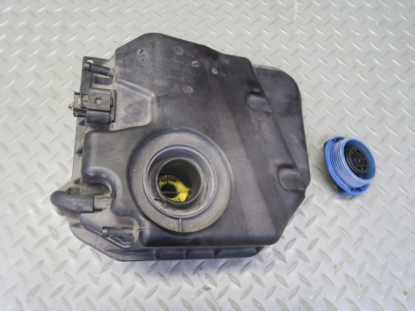 2003-2006 Porsche Cayenne 955 Engine Coolant Expansion Overflow Reservoir Tank
