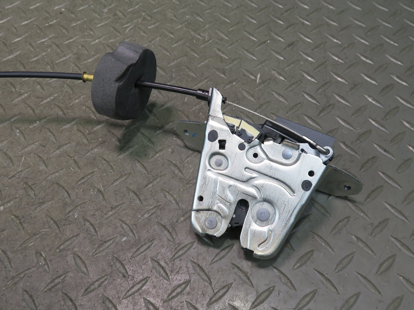 2013-2019 Mercedes X166 GLS450 Rear Trunk Lid Tailgate Lock Latch Actuator Motor