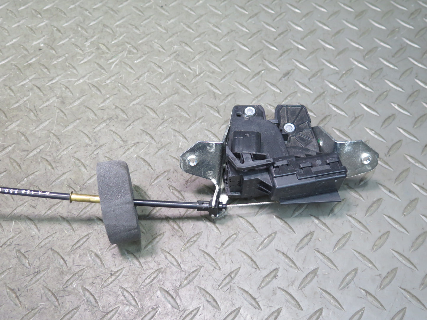 2013-2019 Mercedes X166 GLS450 Rear Trunk Lid Tailgate Lock Latch Actuator Motor