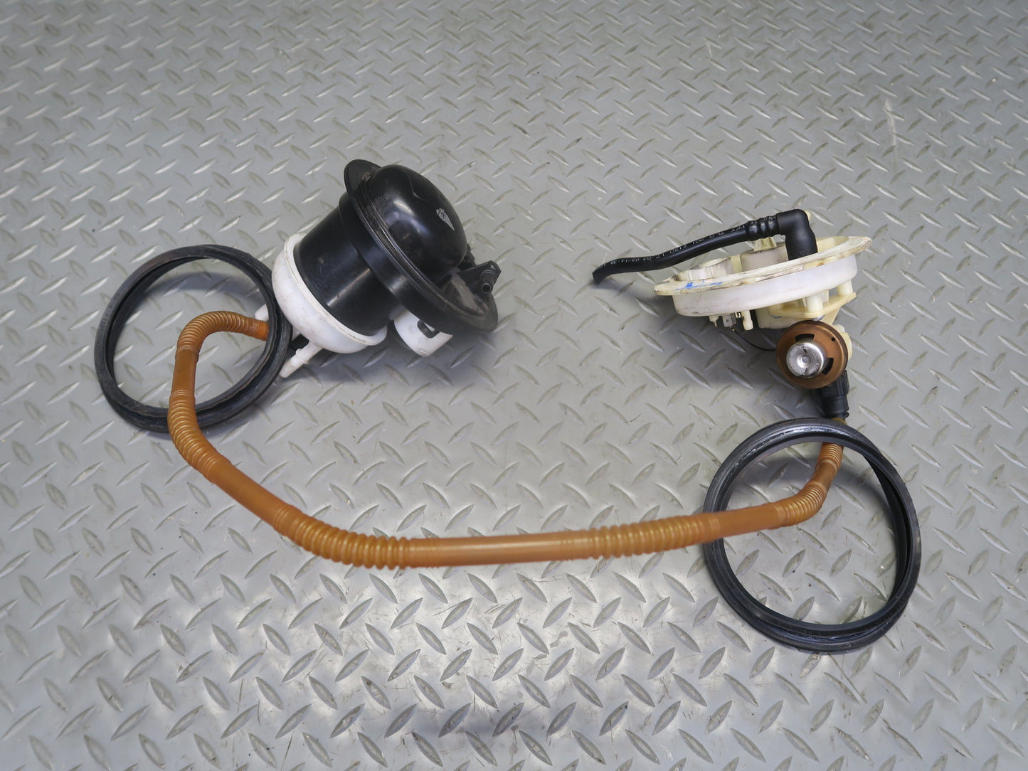 2003-2006 Porsche Cayenne 955 Turbo Fuel Pump Level Sensor Sending Unit Set