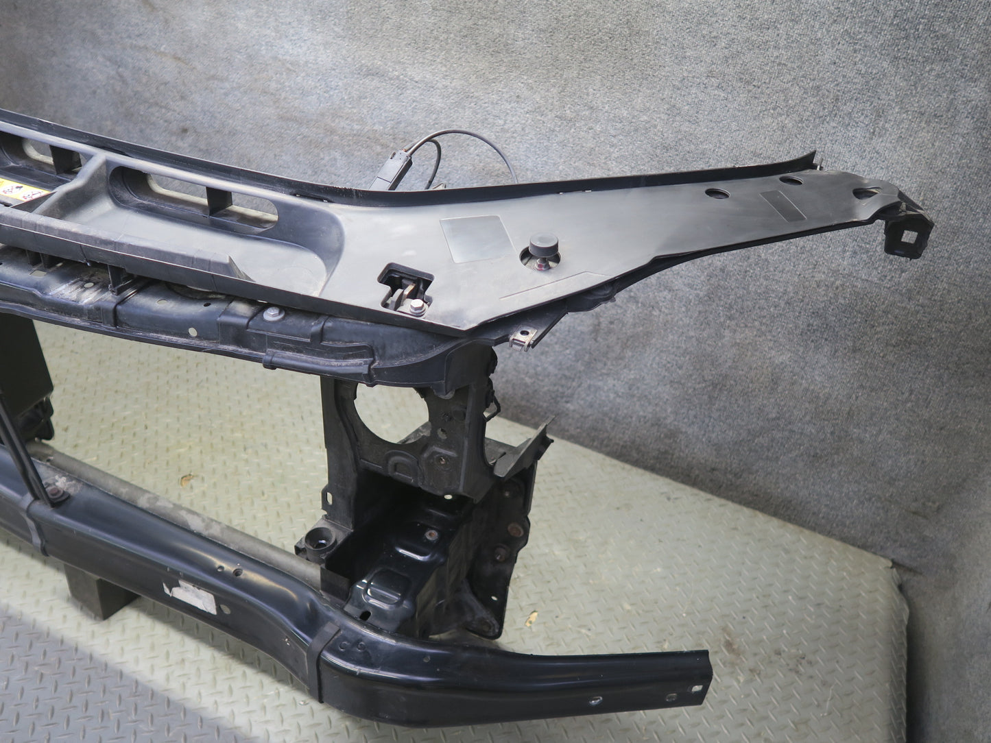 2013-2019 Mercedes X166 GLS450 Front Radiator Support Mount Bracket Panel