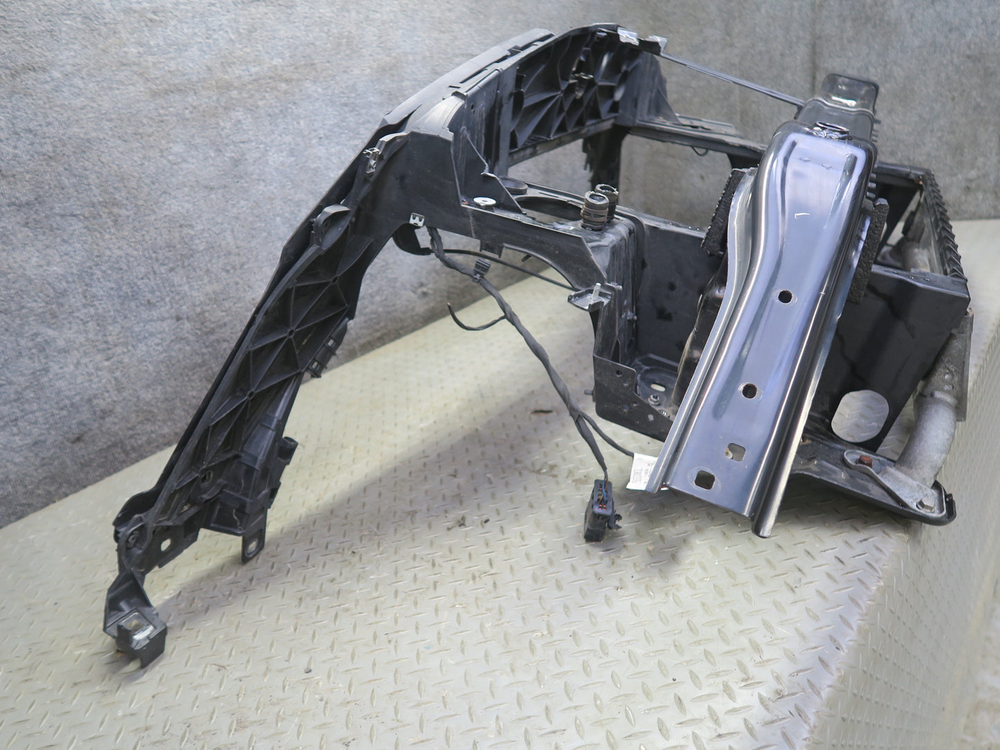 2013-2019 Mercedes X166 GLS450 Front Radiator Support Mount Bracket Panel