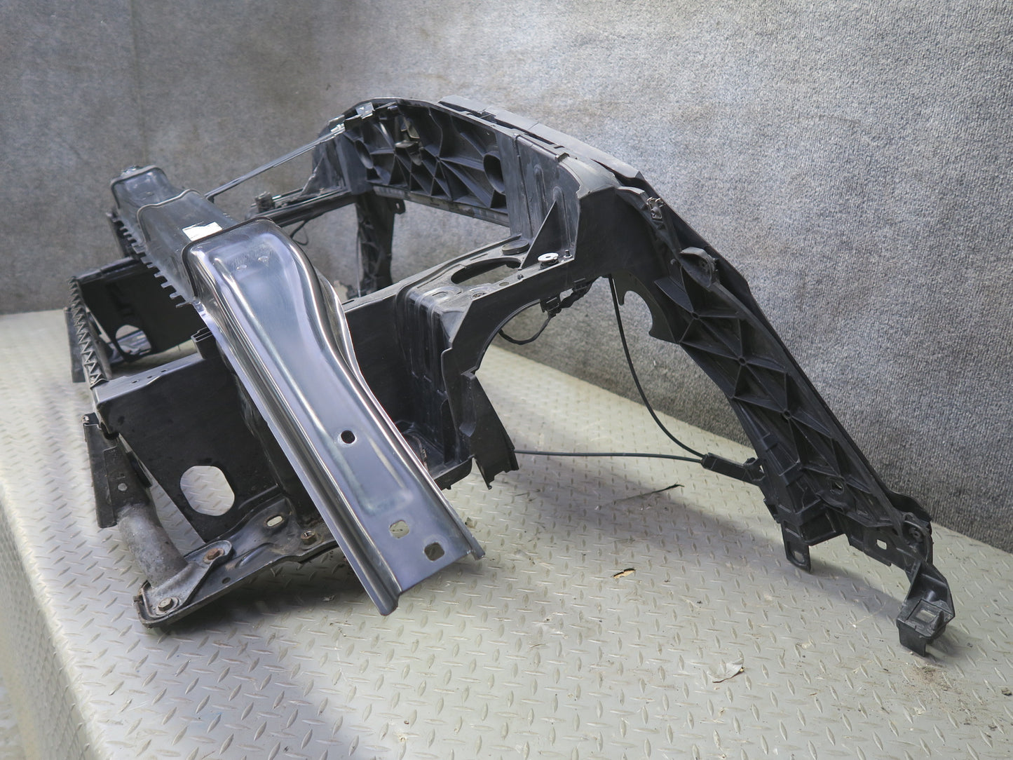 2013-2019 Mercedes X166 GLS450 Front Radiator Support Mount Bracket Panel