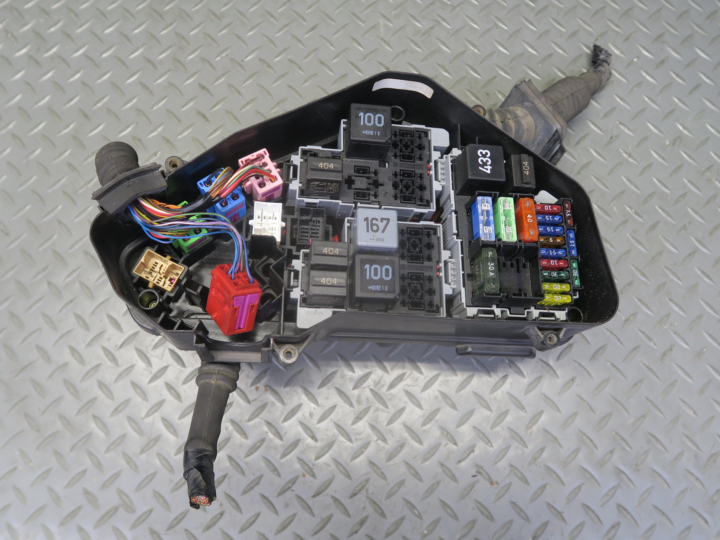 2003-2010 Porsche Cayenne 955 Under Hood Fuse Relay Box Module 7L0937576A