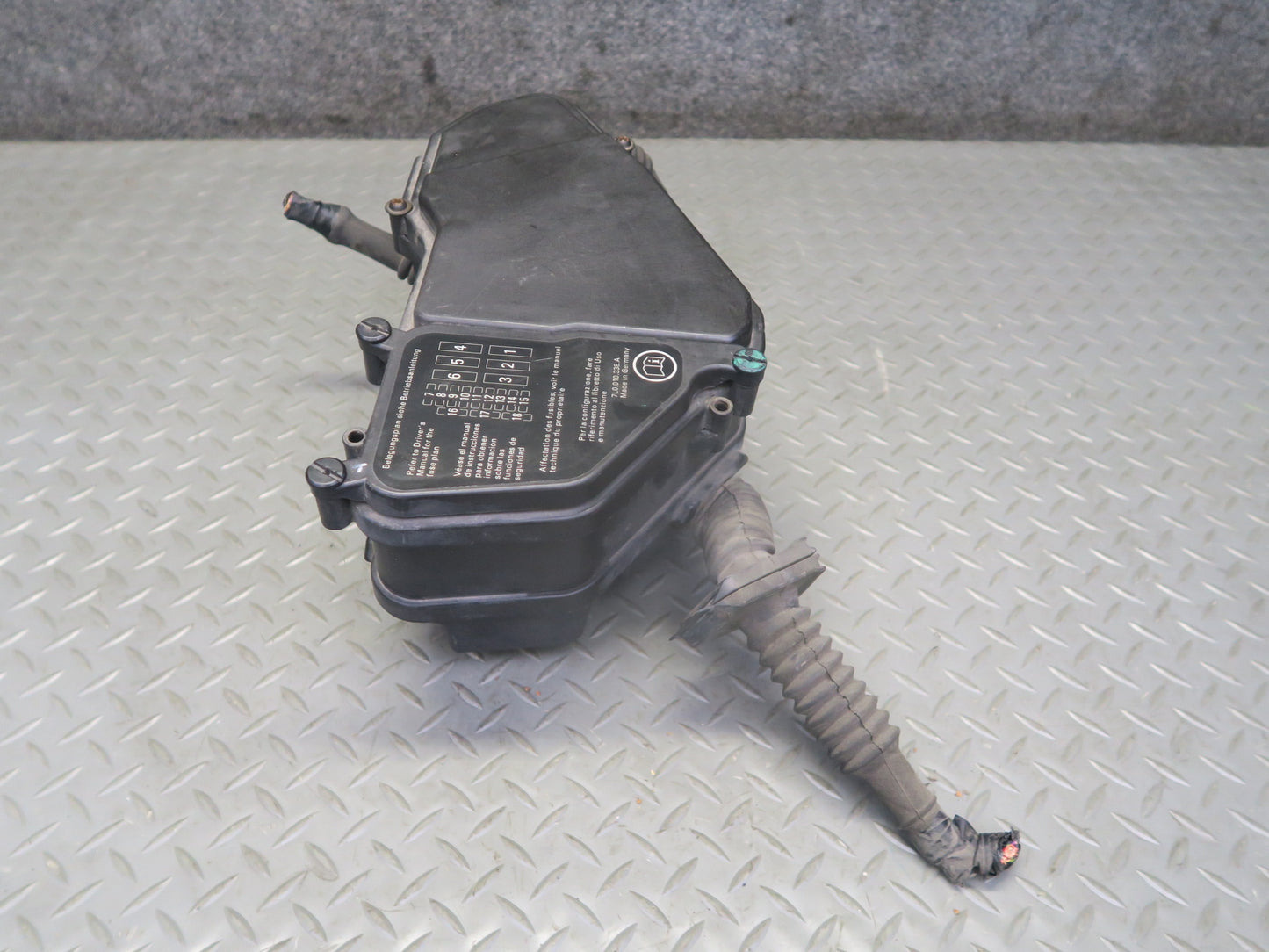 2003-2010 Porsche Cayenne 955 Under Hood Fuse Relay Box Module 7L0937576A