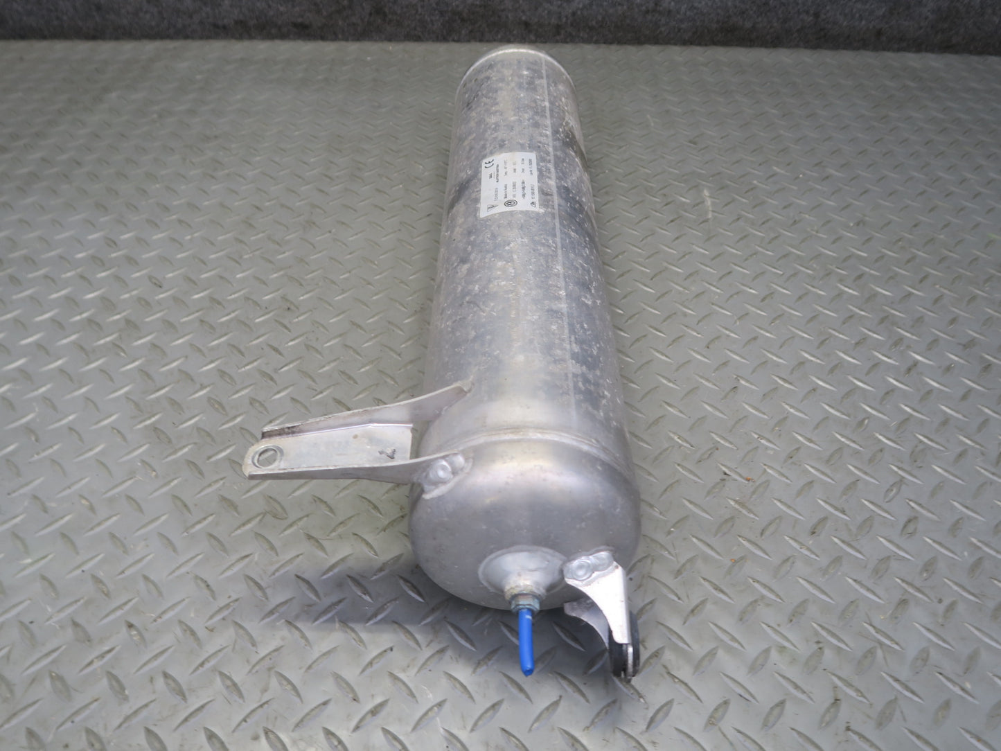 2003-2010 Porsche Cayenne 955 Air Suspension Pressure Tank Accumulator Set