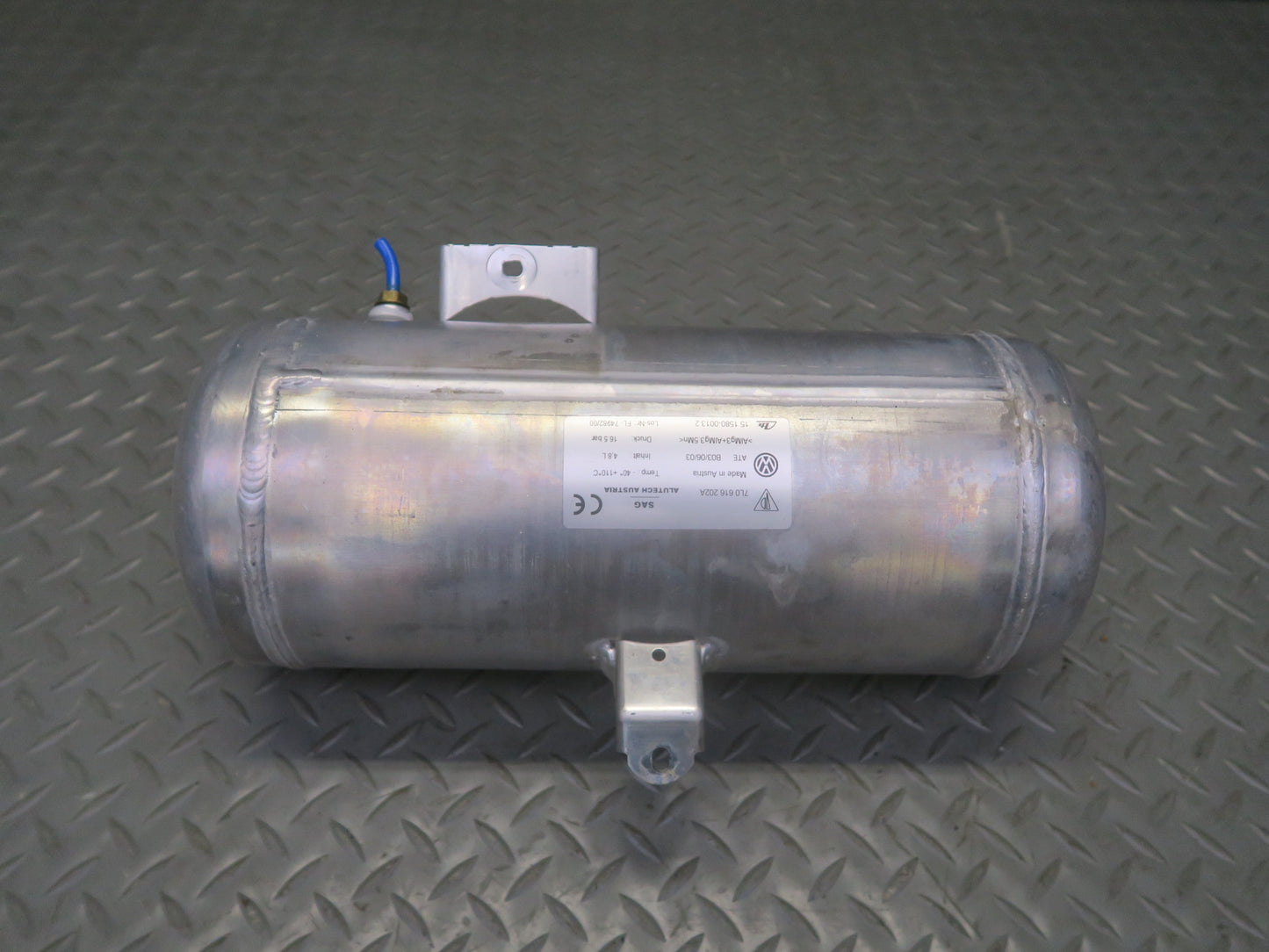 2003-2010 Porsche Cayenne 955 Air Suspension Pressure Tank Accumulator Set