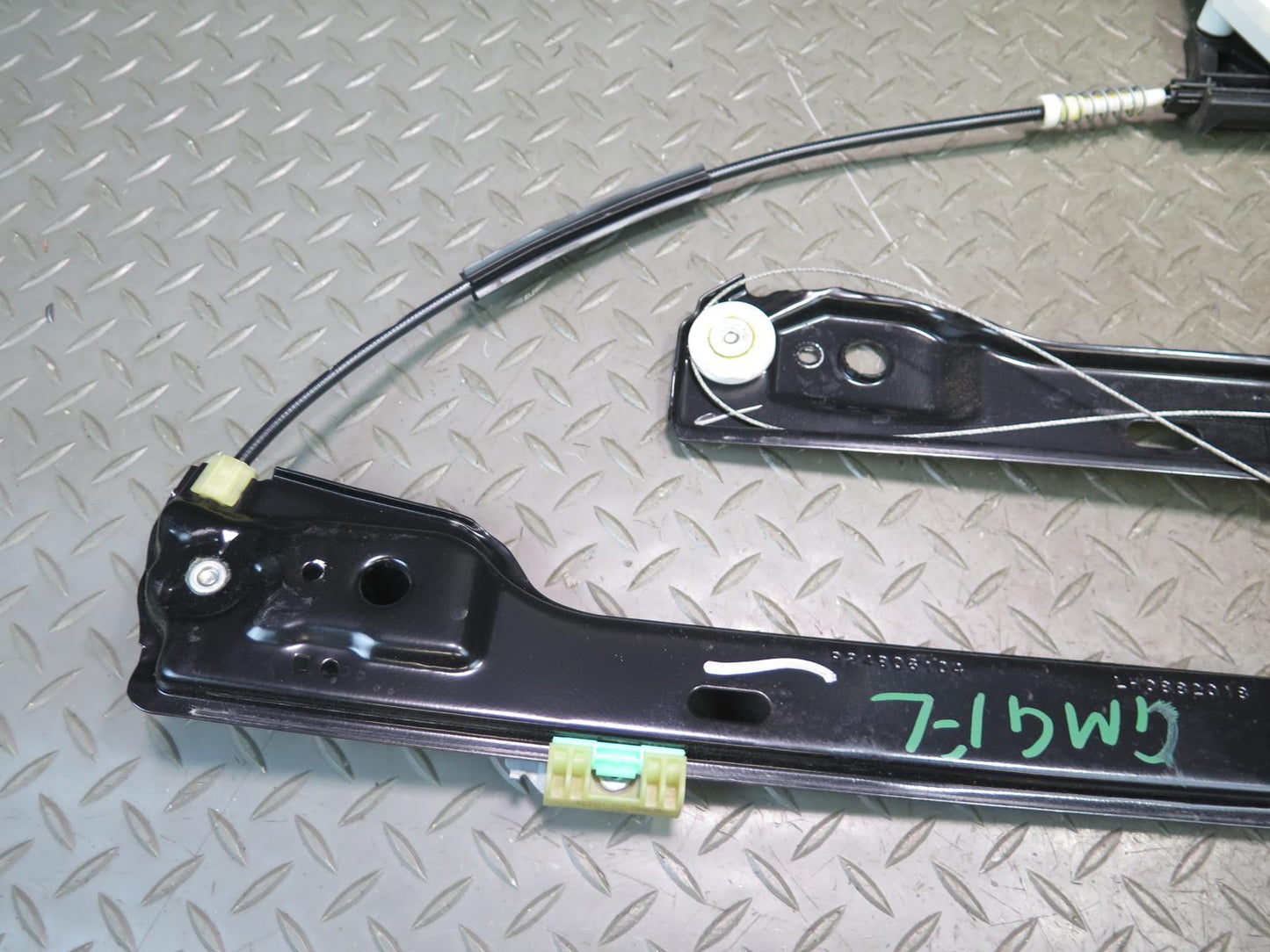 2017-2019 Mercedes X166 GLS450 Front Left Side Door Window Regulator W/ Motor
