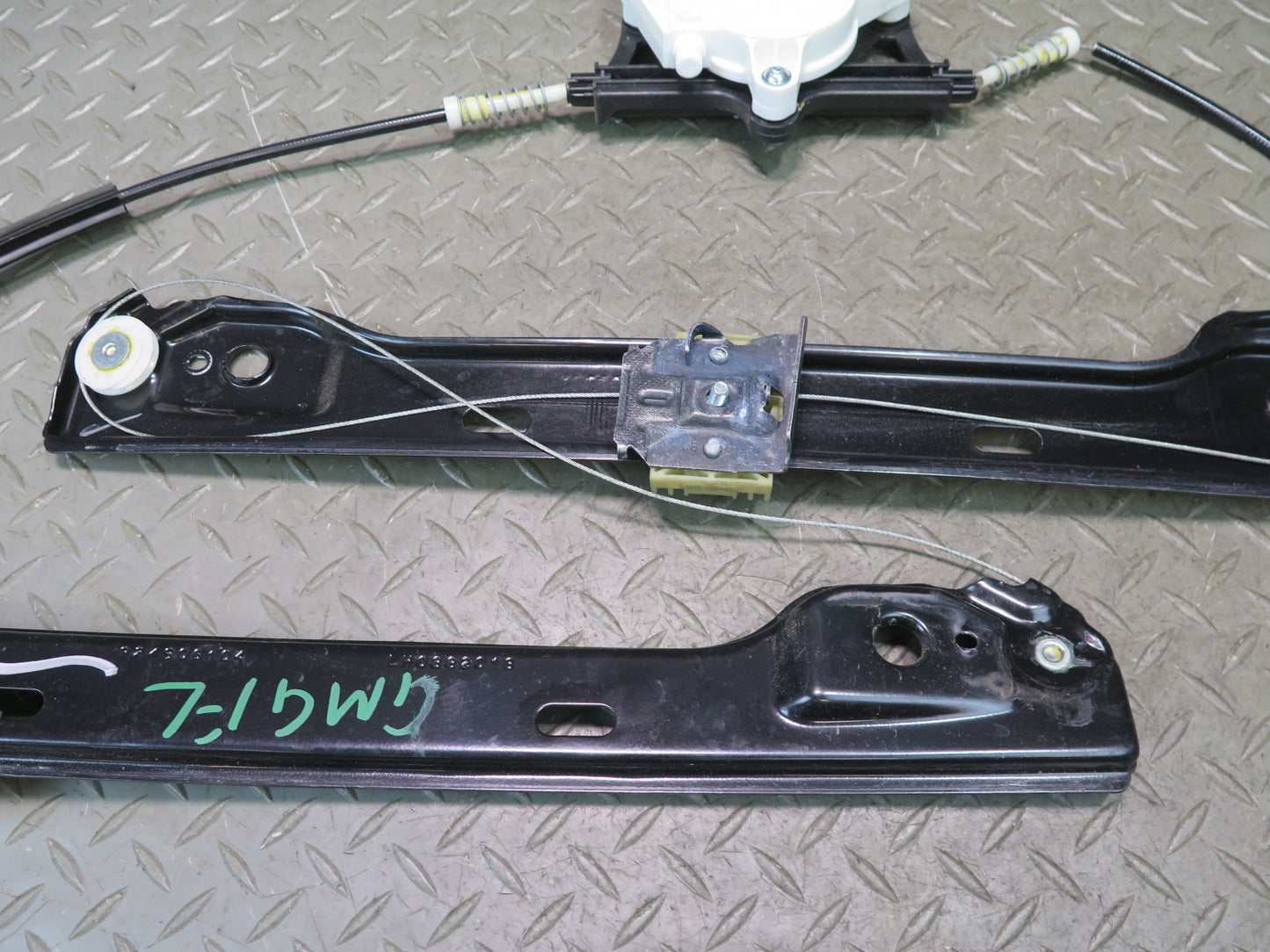 2017-2019 Mercedes X166 GLS450 Front Left Side Door Window Regulator W/ Motor