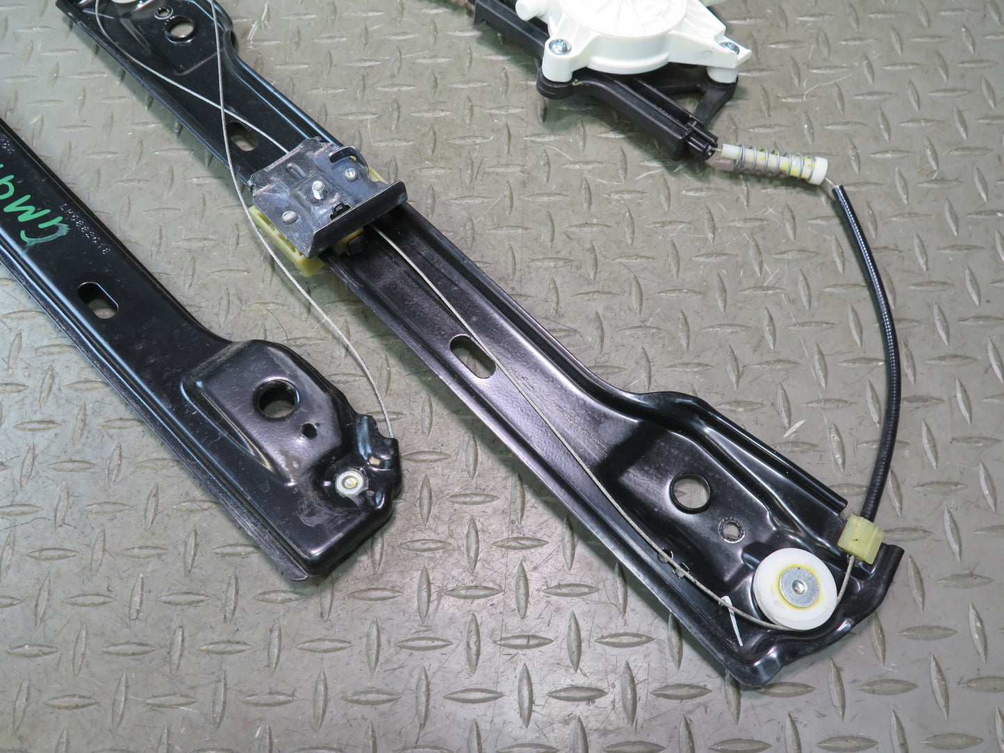 2017-2019 Mercedes X166 GLS450 Front Left Side Door Window Regulator W/ Motor